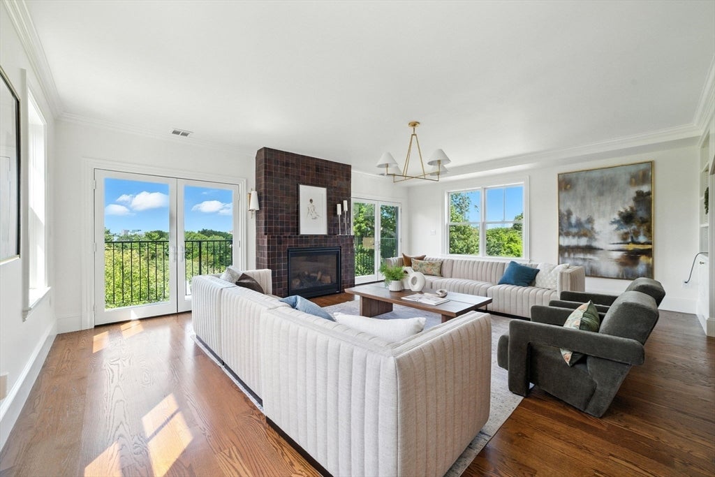 Brookline, Massachusetts, 02446, United States, 4 Bedrooms Bedrooms, ,4 BathroomsBathrooms,Residential,Active,1806604