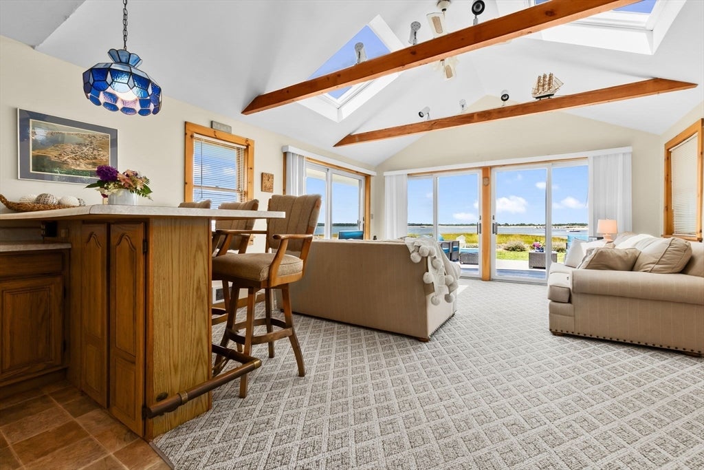 Newburyport, Massachusetts, 01950, United States, 2 Bedrooms Bedrooms, ,1 BathroomBathrooms,Residential,Active,1920272