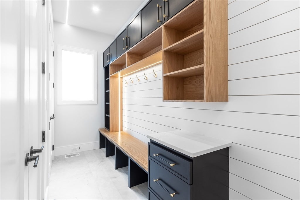 Newton, Massachusetts, 02461, United States, 5 Bedrooms Bedrooms, ,4 BathroomsBathrooms,Residential,Active,2013433