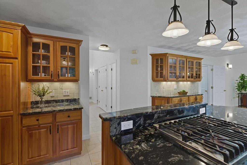 Westford, Massachusetts, 01886, United States, 4 Bedrooms Bedrooms, ,4 BathroomsBathrooms,Residential,Active,1971779