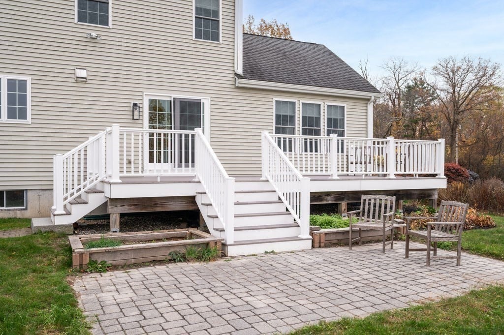 West Newbury, Massachusetts, 01985, United States, 4 Bedrooms Bedrooms, ,4 BathroomsBathrooms,Residential,Active,1986888