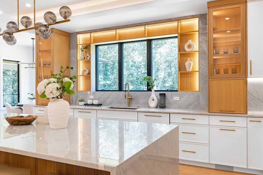 Newton, Massachusetts, 02461, United States, 5 Bedrooms Bedrooms, ,4 BathroomsBathrooms,Residential,Active,2013410