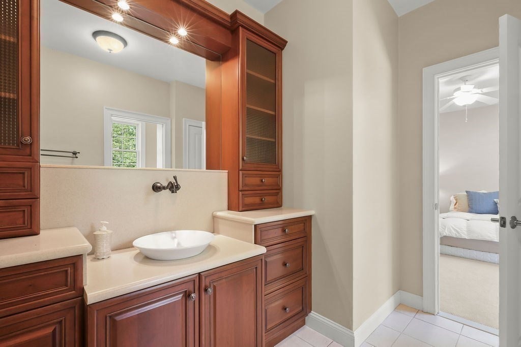 North Attleboro, Massachusetts, 02760, United States, 5 Bedrooms Bedrooms, ,6 BathroomsBathrooms,Residential,Active,1934825