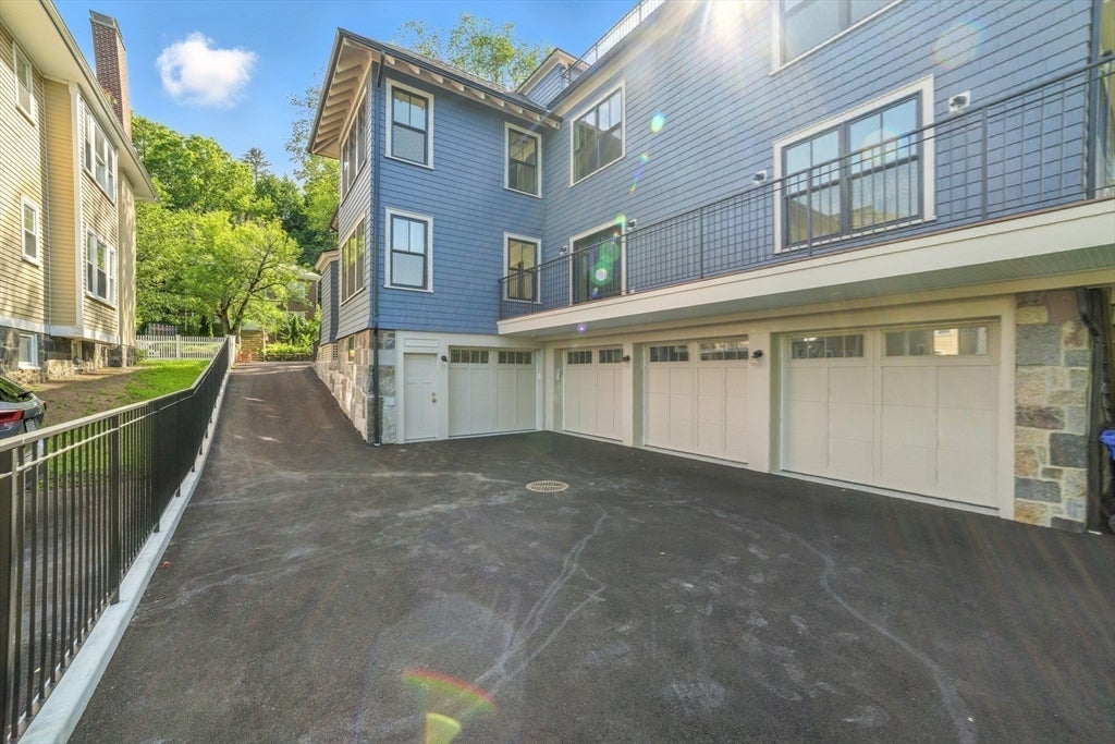 Brookline, Massachusetts, 02446, United States, 4 Bedrooms Bedrooms, ,4 BathroomsBathrooms,Residential,Active,1806604