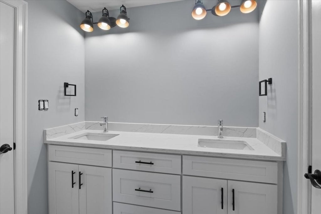 Dedham, Massachusetts, 02026, United States, 5 Bedrooms Bedrooms, ,5 BathroomsBathrooms,Residential,Active,2006826