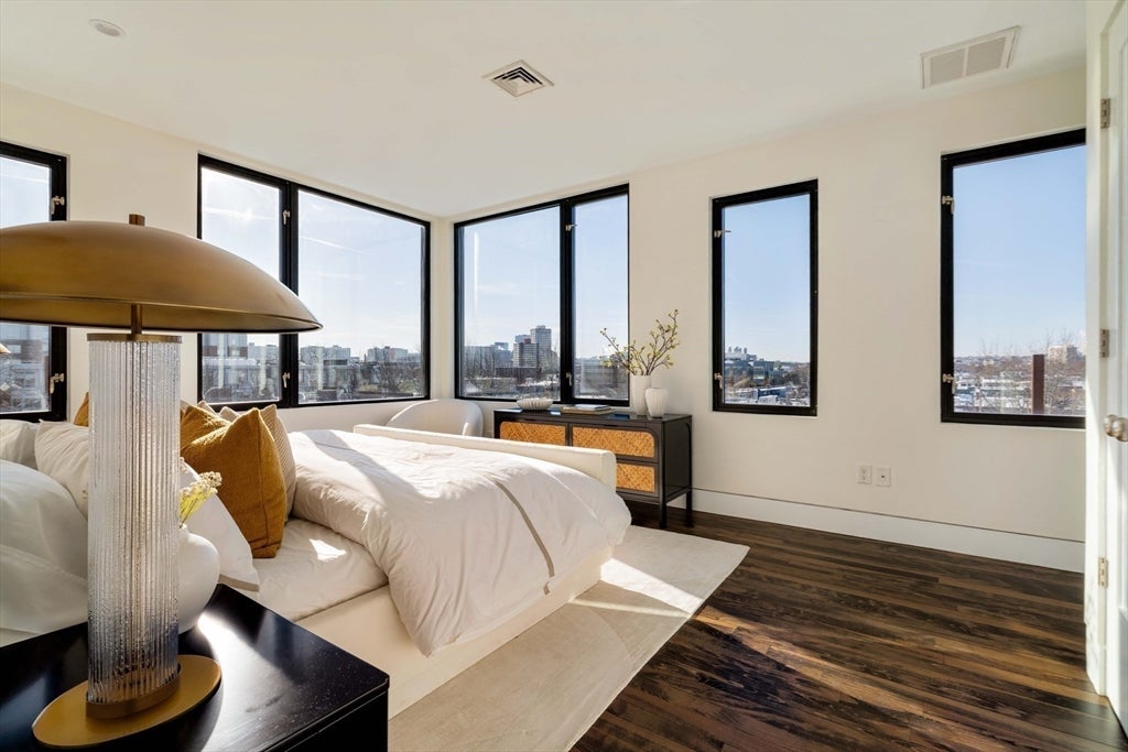 Cambridge, Massachusetts, 02139, United States, 2 Bedrooms Bedrooms, ,3 BathroomsBathrooms,Residential,Active,2013440