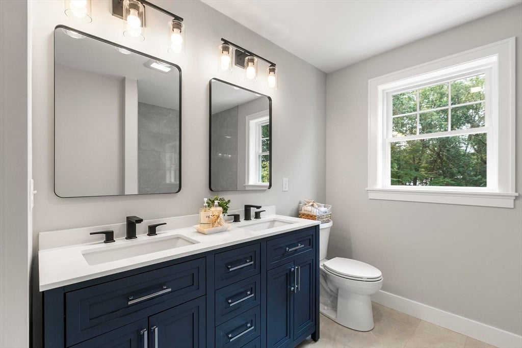 Burlington, Massachusetts, 01803, United States, 5 Bedrooms Bedrooms, ,5 BathroomsBathrooms,Residential,Active,1909077