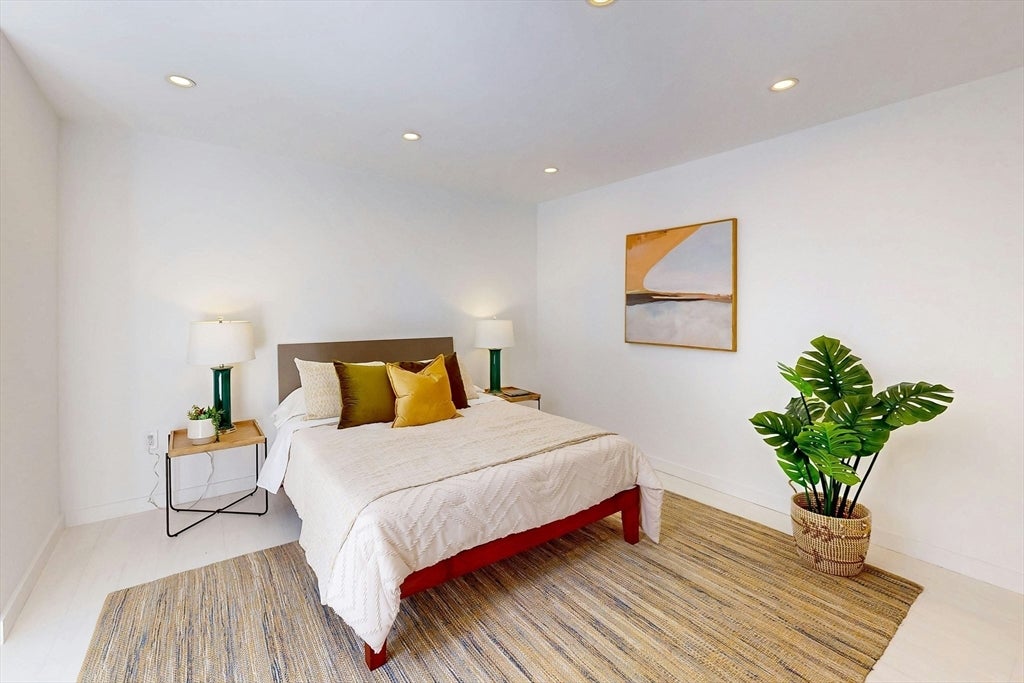 Cambridge, Massachusetts, 02141, United States, 4 Bedrooms Bedrooms, ,5 BathroomsBathrooms,Residential,Active,1945450