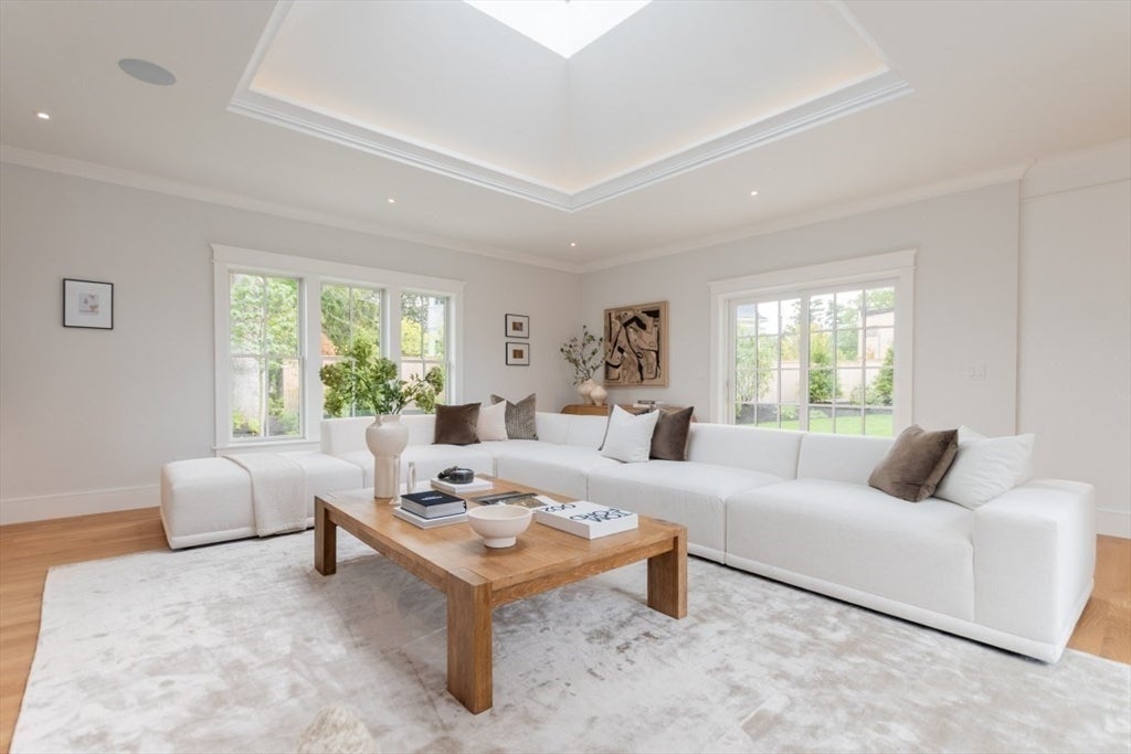 Newton, Massachusetts, 02466, United States, 4 Bedrooms Bedrooms, ,6 BathroomsBathrooms,Residential,Active,1934774
