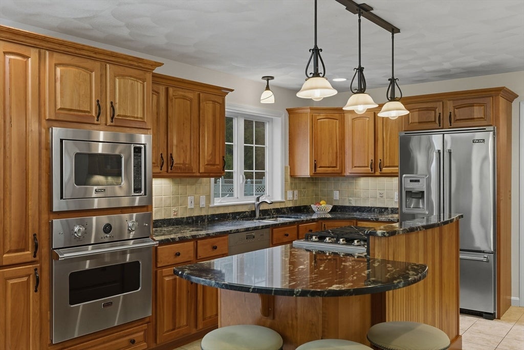 Westford, Massachusetts, 01886, United States, 4 Bedrooms Bedrooms, ,4 BathroomsBathrooms,Residential,Active,1971779