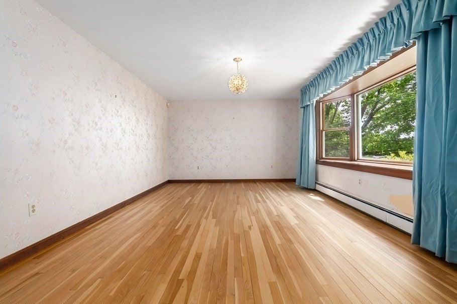 Gloucester, Massachusetts, 01930, United States, 3 Bedrooms Bedrooms, ,3 BathroomsBathrooms,Residential,Active,1849486