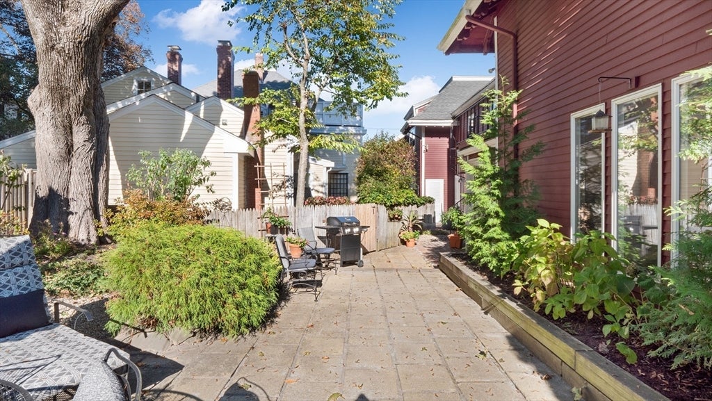 Newburyport, Massachusetts, 01950, United States, 3 Bedrooms Bedrooms, ,3 BathroomsBathrooms,Residential,Active,2045626