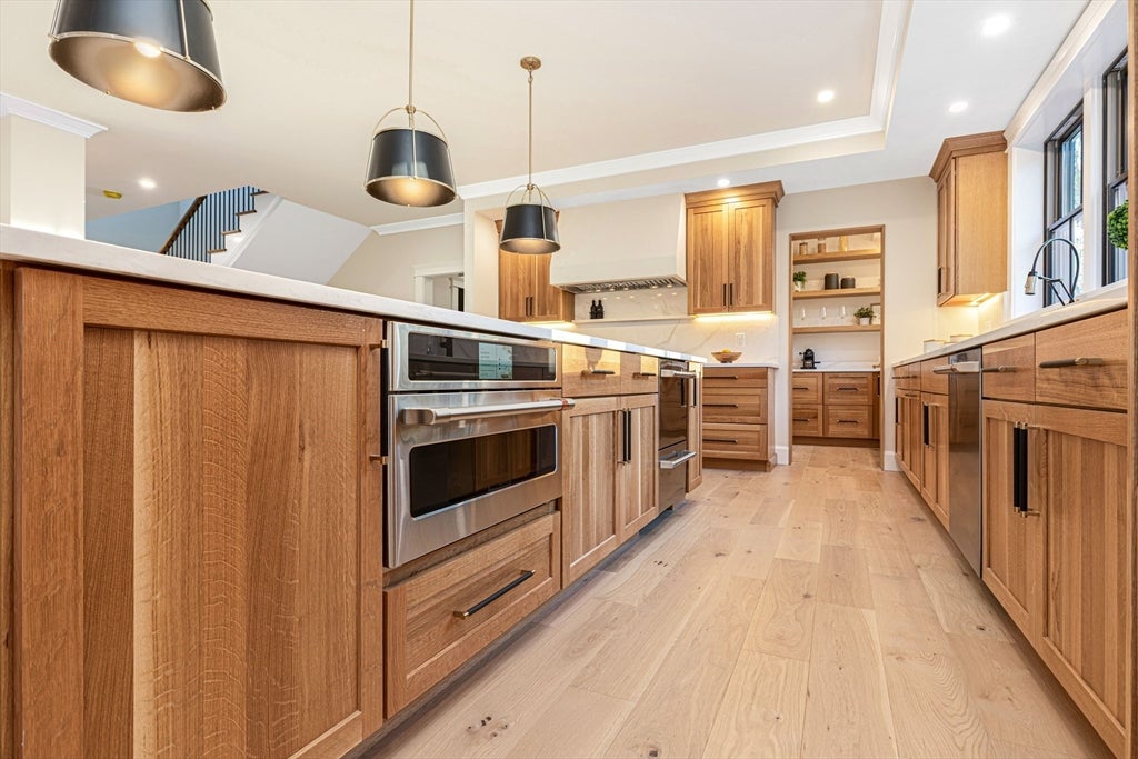 Newburyport, Massachusetts, 01950, United States, 4 Bedrooms Bedrooms, ,6 BathroomsBathrooms,Residential,Active,2043835