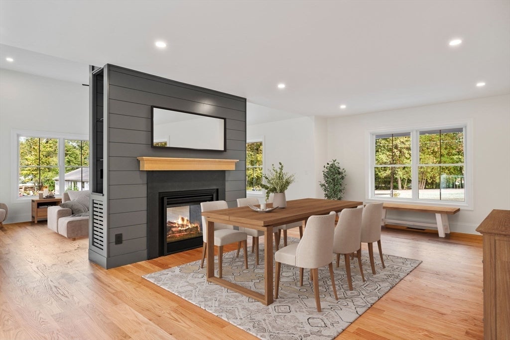 Topsfield, Massachusetts, 01983, United States, 4 Bedrooms Bedrooms, ,3 BathroomsBathrooms,Residential,Active,1962184