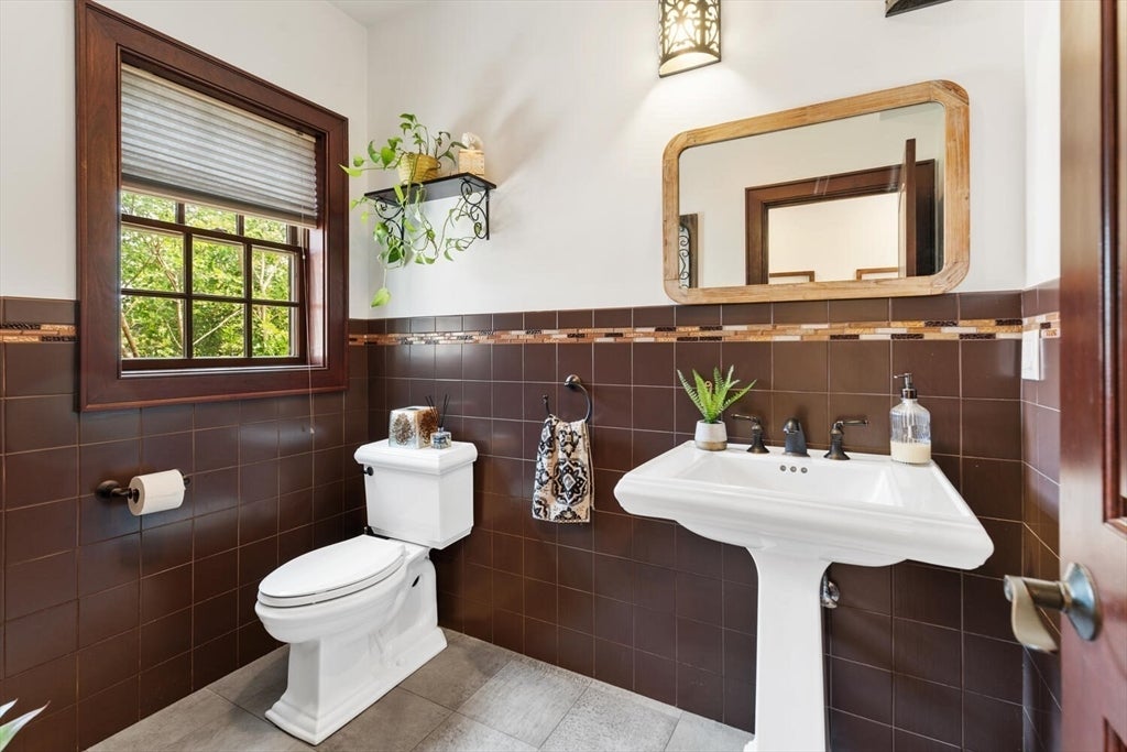 Revere, Massachusetts, 02151, United States, 5 Bedrooms Bedrooms, ,4 BathroomsBathrooms,Residential,Active,1927654