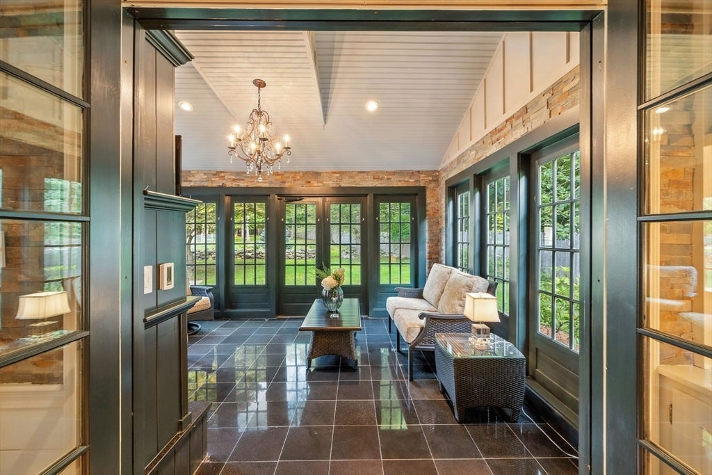 Topsfield, Massachusetts, 01983, United States, 6 Bedrooms Bedrooms, ,4 BathroomsBathrooms,Residential,Active,1936130