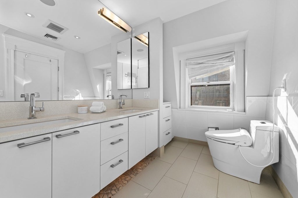 Boston, Massachusetts, 02118, United States, 3 Bedrooms Bedrooms, ,3 BathroomsBathrooms,Residential,Active,2010917