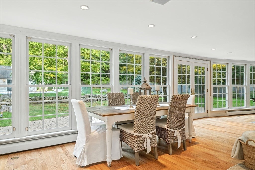 Topsfield, Massachusetts, 01983, United States, 6 Bedrooms Bedrooms, ,4 BathroomsBathrooms,Residential,Active,1936130