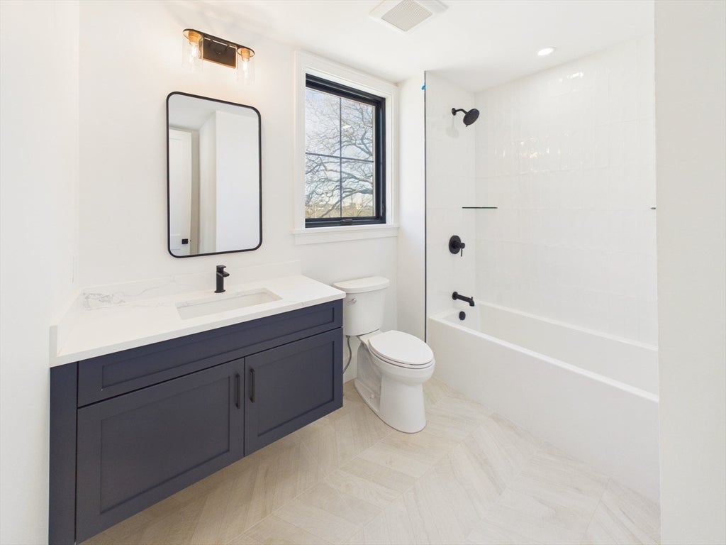 Boston, Massachusetts, 02127, United States, 4 Bedrooms Bedrooms, ,4 BathroomsBathrooms,Residential,Active,2043287