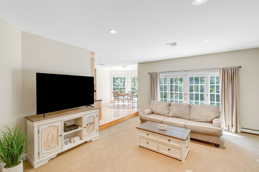 Ipswich, Massachusetts, 01938, United States, 4 Bedrooms Bedrooms, ,3 BathroomsBathrooms,Residential,Active,1922346