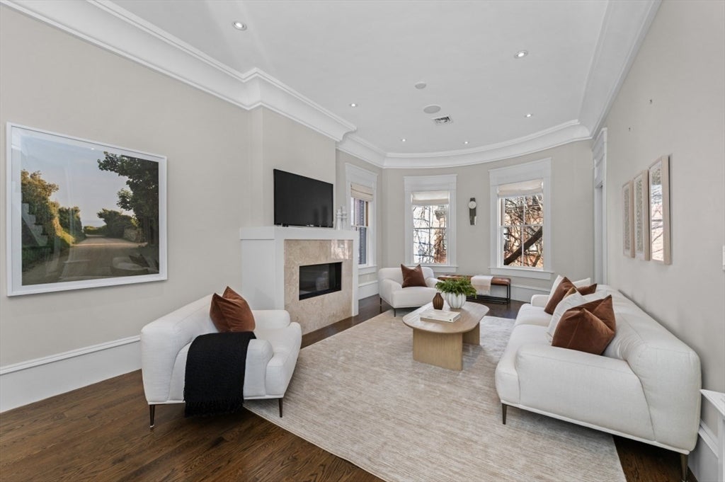 Boston, Massachusetts, 02118, United States, 3 Bedrooms Bedrooms, ,3 BathroomsBathrooms,Residential,Active,2010917