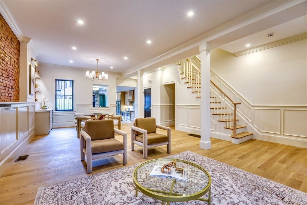 Boston, Massachusetts, 02129, United States, 4 Bedrooms Bedrooms, ,4 BathroomsBathrooms,Residential,Active,2043810