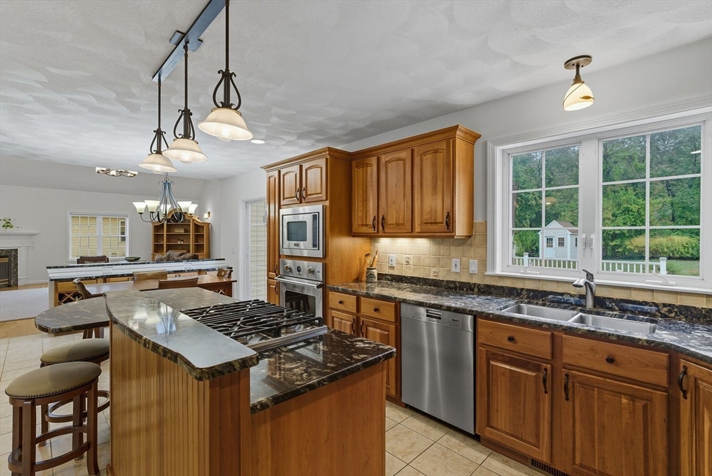 Westford, Massachusetts, 01886, United States, 4 Bedrooms Bedrooms, ,4 BathroomsBathrooms,Residential,Active,1971779