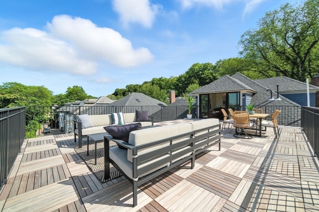 Brookline, Massachusetts, 02446, United States, 4 Bedrooms Bedrooms, ,4 BathroomsBathrooms,Residential,Active,1806604