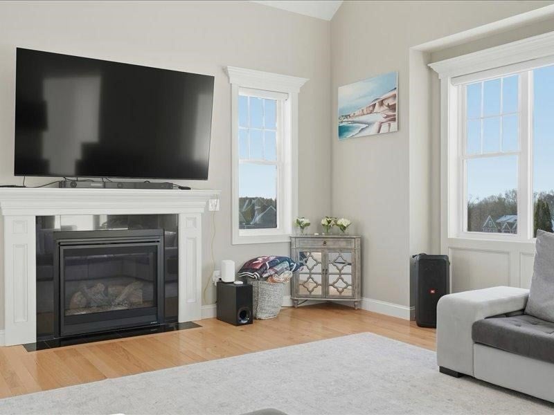 Pelham, New Hampshire, 03076, United States, 3 Bedrooms Bedrooms, ,3 BathroomsBathrooms,Residential,Active,2007919