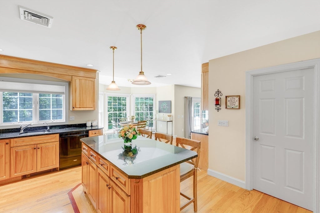 Ipswich, Massachusetts, 01938, United States, 4 Bedrooms Bedrooms, ,3 BathroomsBathrooms,Residential,Active,1922346