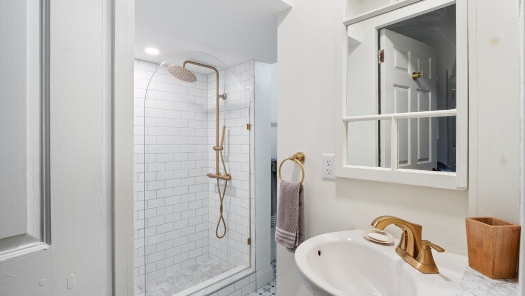Newbury, Massachusetts, 01951, United States, 5 Bedrooms Bedrooms, ,5 BathroomsBathrooms,Residential,Active,2045691