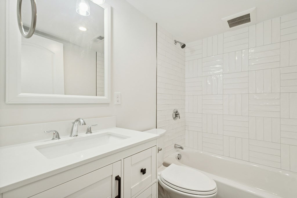 Cambridge, Massachusetts, 02138, United States, 4 Bedrooms Bedrooms, ,4 BathroomsBathrooms,Residential,Active,1905089