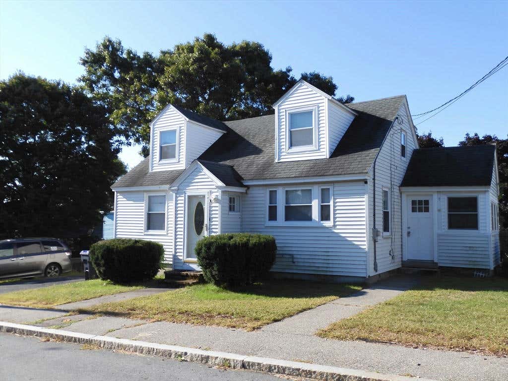 31 CALUMET RD, METHUEN, MA 01844, photo 1 of 17