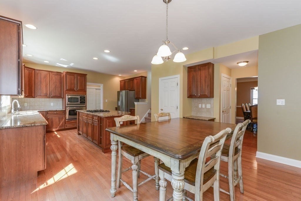 Bellingham, Massachusetts, 02019, United States, 4 Bedrooms Bedrooms, ,4 BathroomsBathrooms,Residential,Active,2045545