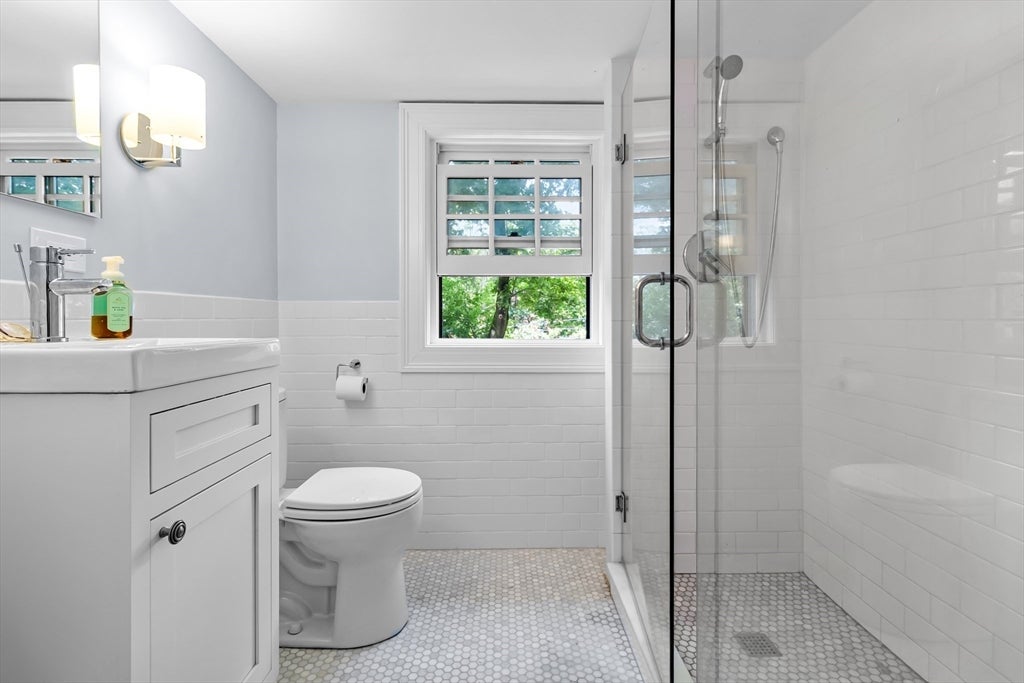 Brookline, Massachusetts, 02445, United States, 5 Bedrooms Bedrooms, ,4 BathroomsBathrooms,Residential,Active,1905060