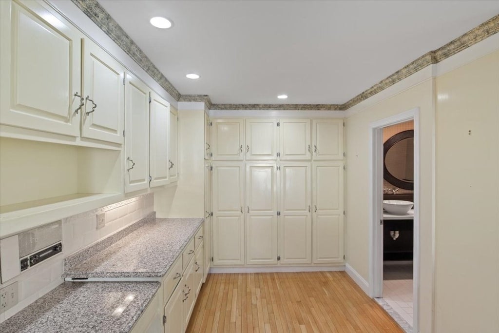 Medfield, Massachusetts, 02052, United States, 5 Bedrooms Bedrooms, ,4 BathroomsBathrooms,Residential,Active,1790178