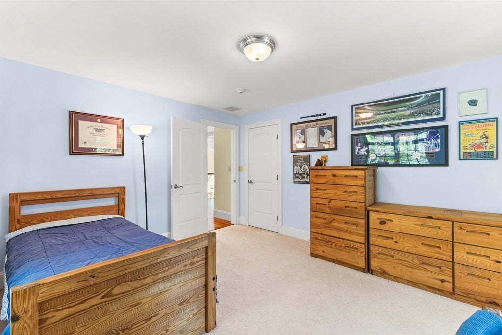 Lakeville, Massachusetts, 02347, United States, 5 Bedrooms Bedrooms, ,5 BathroomsBathrooms,Residential,Active,1867904