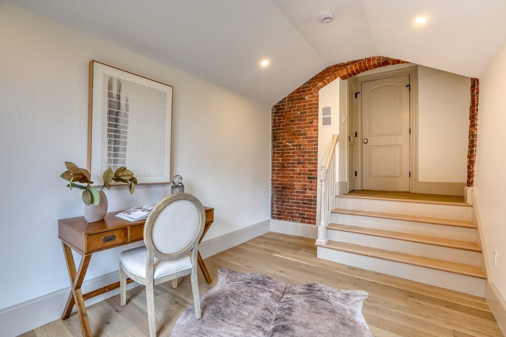 Boston, Massachusetts, 02129, United States, 4 Bedrooms Bedrooms, ,4 BathroomsBathrooms,Residential,Active,2043810