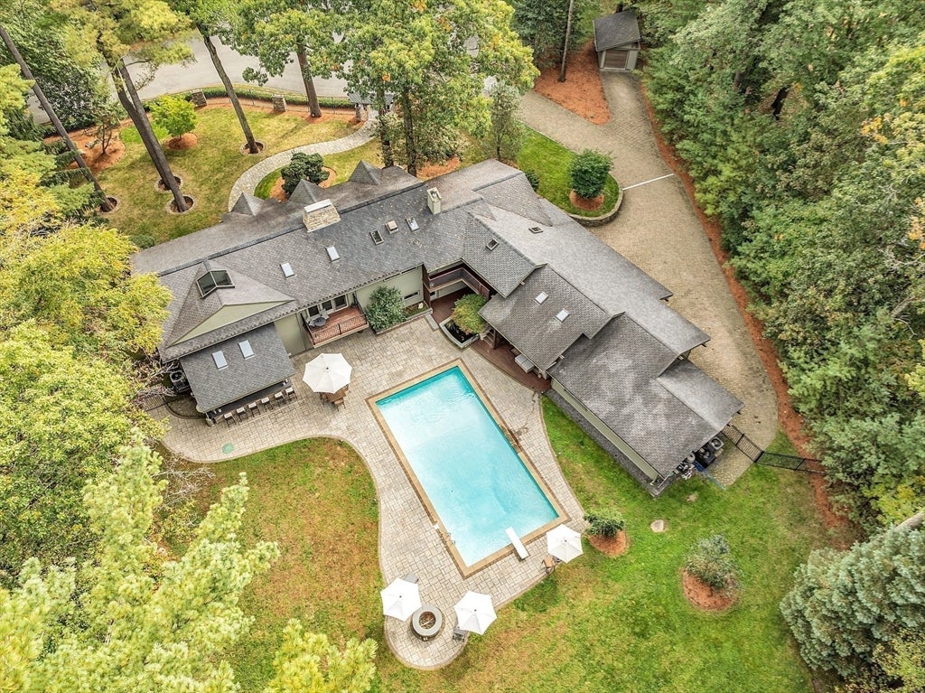 Lynnfield, Massachusetts, 01940, United States, 4 Bedrooms Bedrooms, ,3 BathroomsBathrooms,Residential,Active,1885013