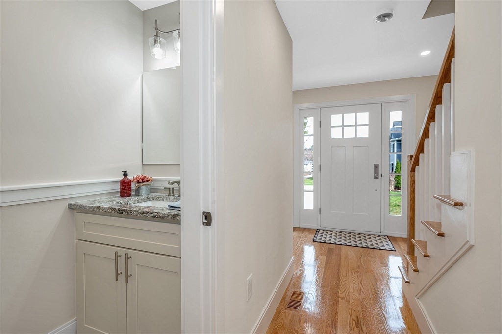 Wilmington, Massachusetts, 01887, United States, 4 Bedrooms Bedrooms, ,3 BathroomsBathrooms,Residential,Active,2043113
