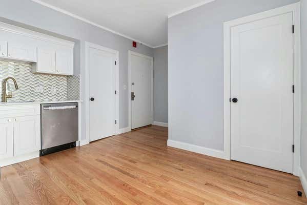 285 LYNN SHORE DR APT 402, LYNN, MA 01902, photo 4 of 19