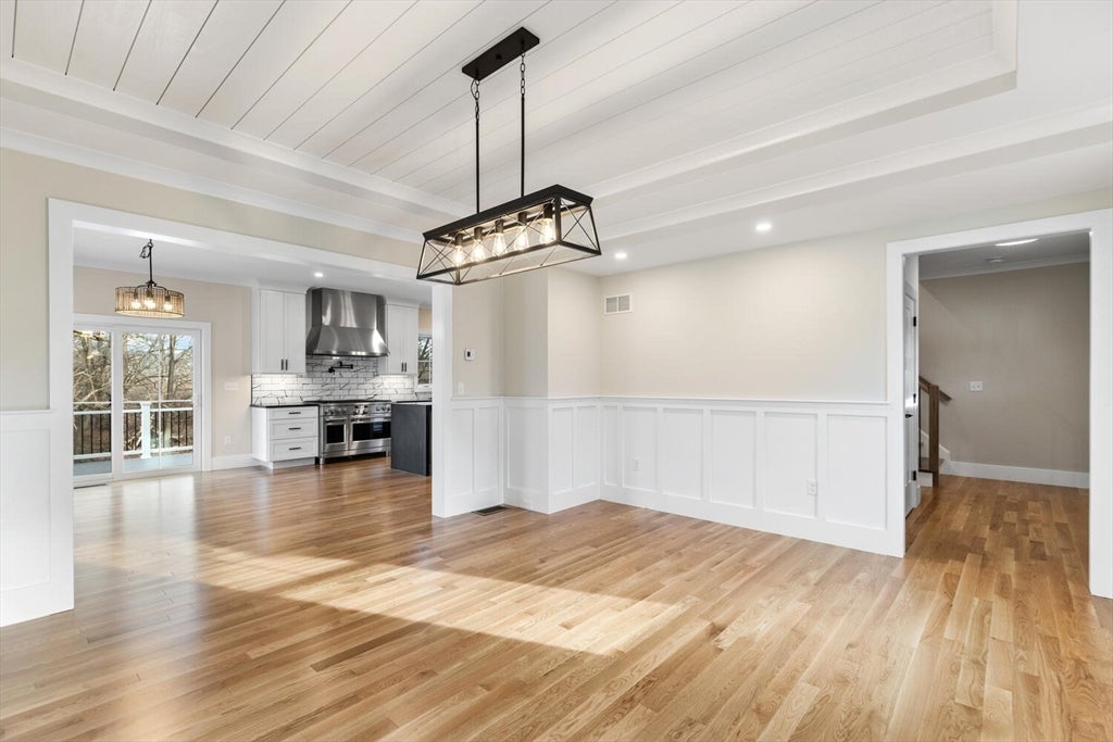 Wakefield, Massachusetts, 01880, United States, 4 Bedrooms Bedrooms, ,4 BathroomsBathrooms,Residential,Active,2010201