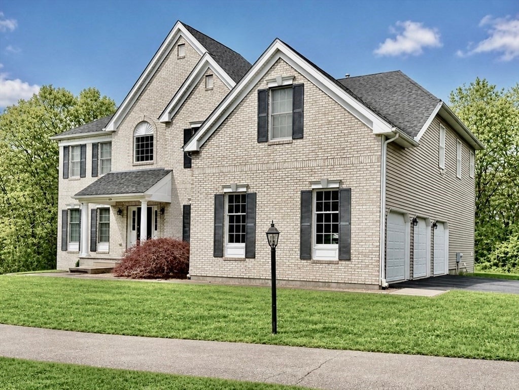 Bellingham, Massachusetts, 02019, United States, 4 Bedrooms Bedrooms, ,4 BathroomsBathrooms,Residential,Active,2045545