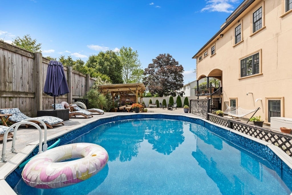 Revere, Massachusetts, 02151, United States, 5 Bedrooms Bedrooms, ,4 BathroomsBathrooms,Residential,Active,1927654
