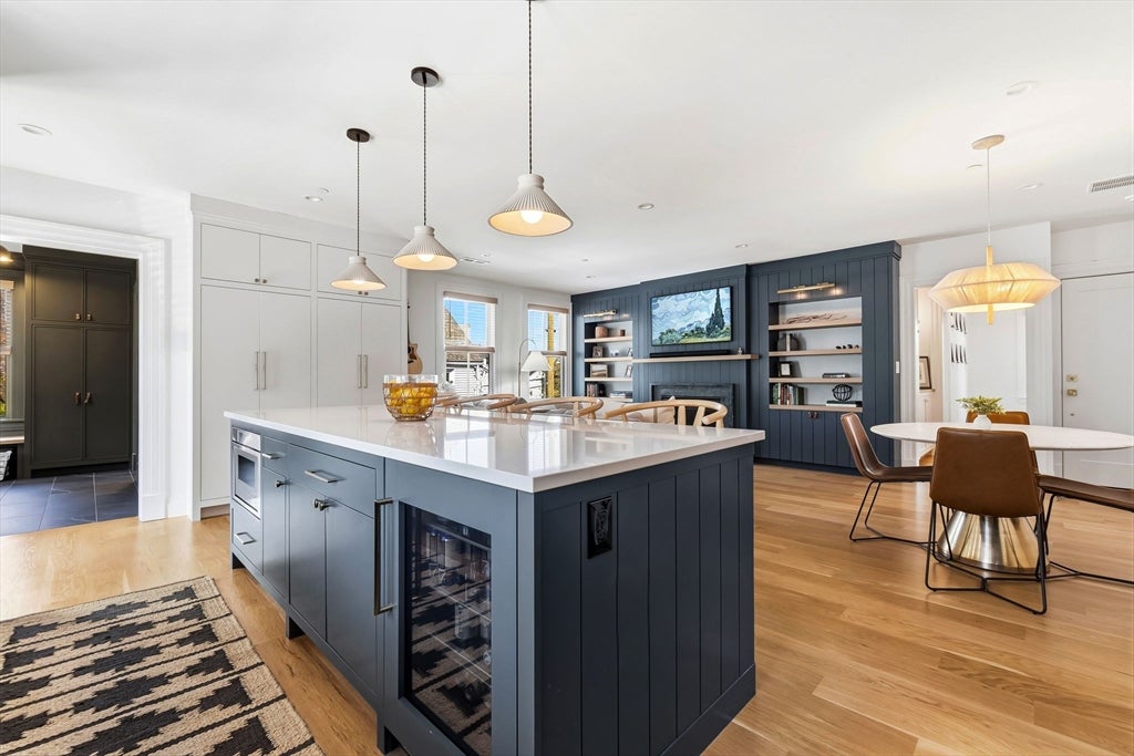 Newburyport, Massachusetts, 01950, United States, 3 Bedrooms Bedrooms, ,3 BathroomsBathrooms,Residential,Active,2045757