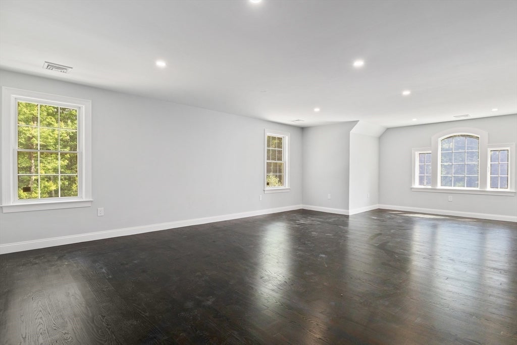 Dedham, Massachusetts, 02026, United States, 5 Bedrooms Bedrooms, ,7 BathroomsBathrooms,Residential,Active,1922675