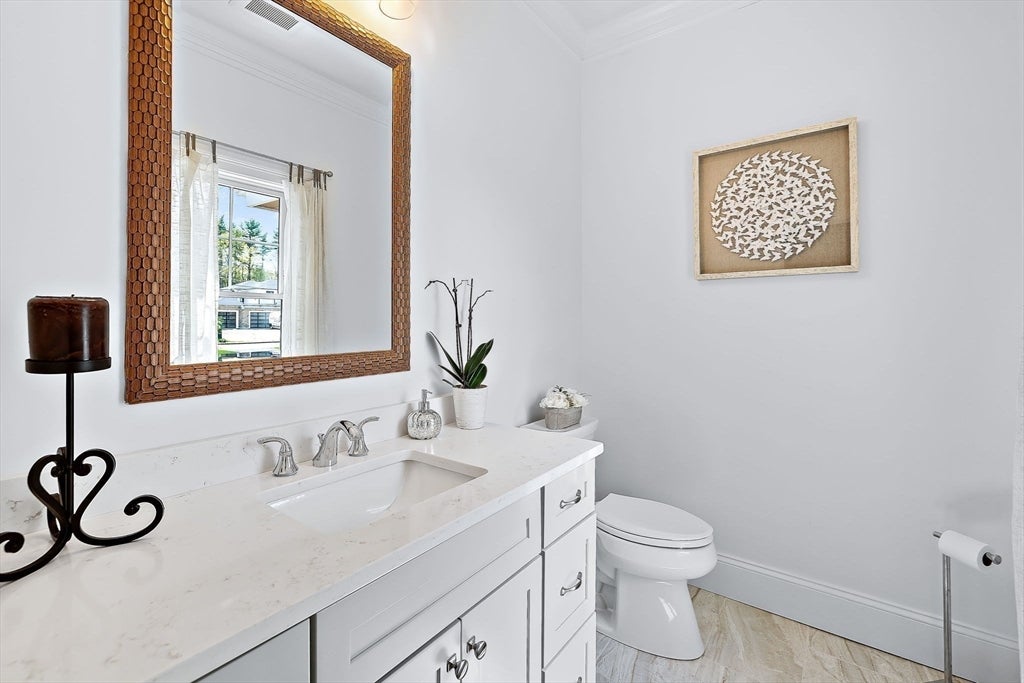 Easton, Massachusetts, 02356, United States, 5 Bedrooms Bedrooms, ,6 BathroomsBathrooms,Residential,Active,1968388