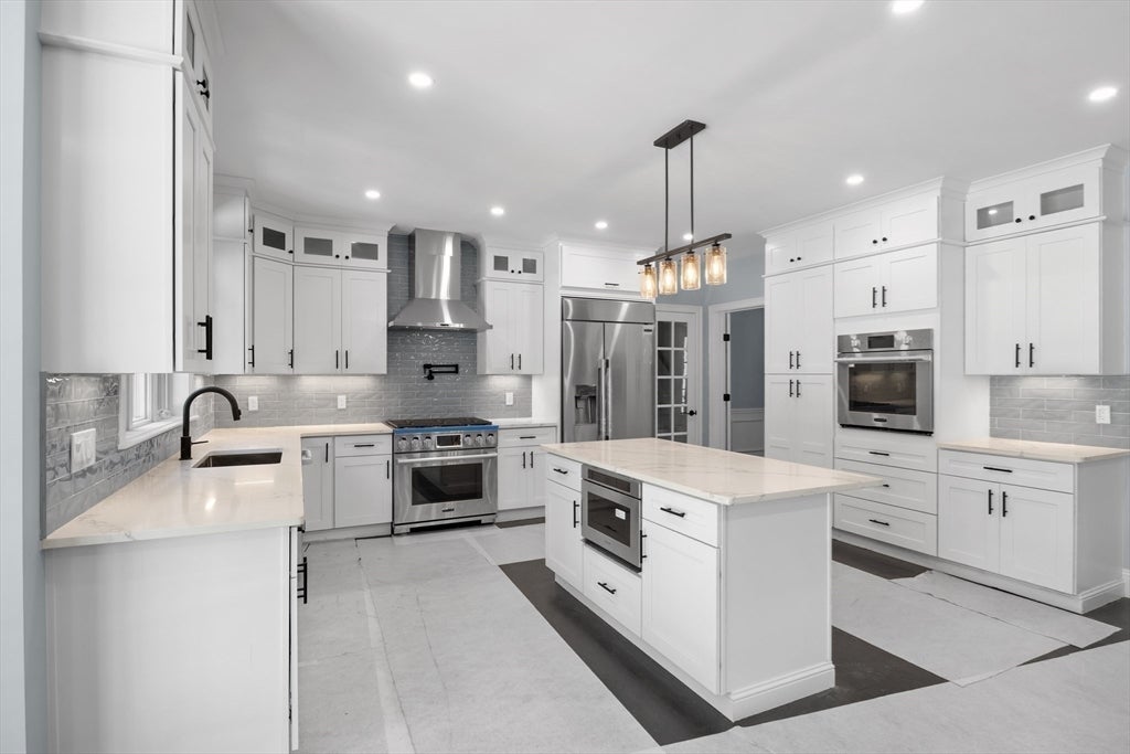 Dedham, Massachusetts, 02026, United States, 5 Bedrooms Bedrooms, ,7 BathroomsBathrooms,Residential,Active,1922675