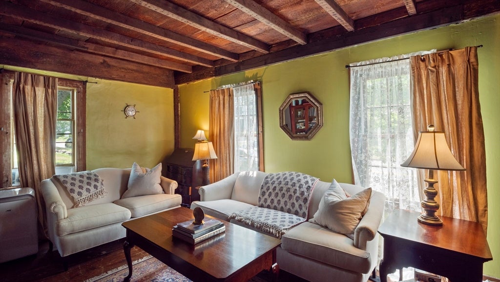 Newbury, Massachusetts, 01951, United States, 5 Bedrooms Bedrooms, ,3 BathroomsBathrooms,Residential,Active,1945051