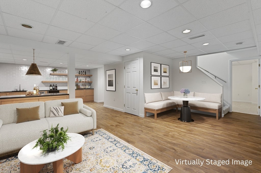 Westford, Massachusetts, 01886, United States, 4 Bedrooms Bedrooms, ,4 BathroomsBathrooms,Residential,Active,1971779